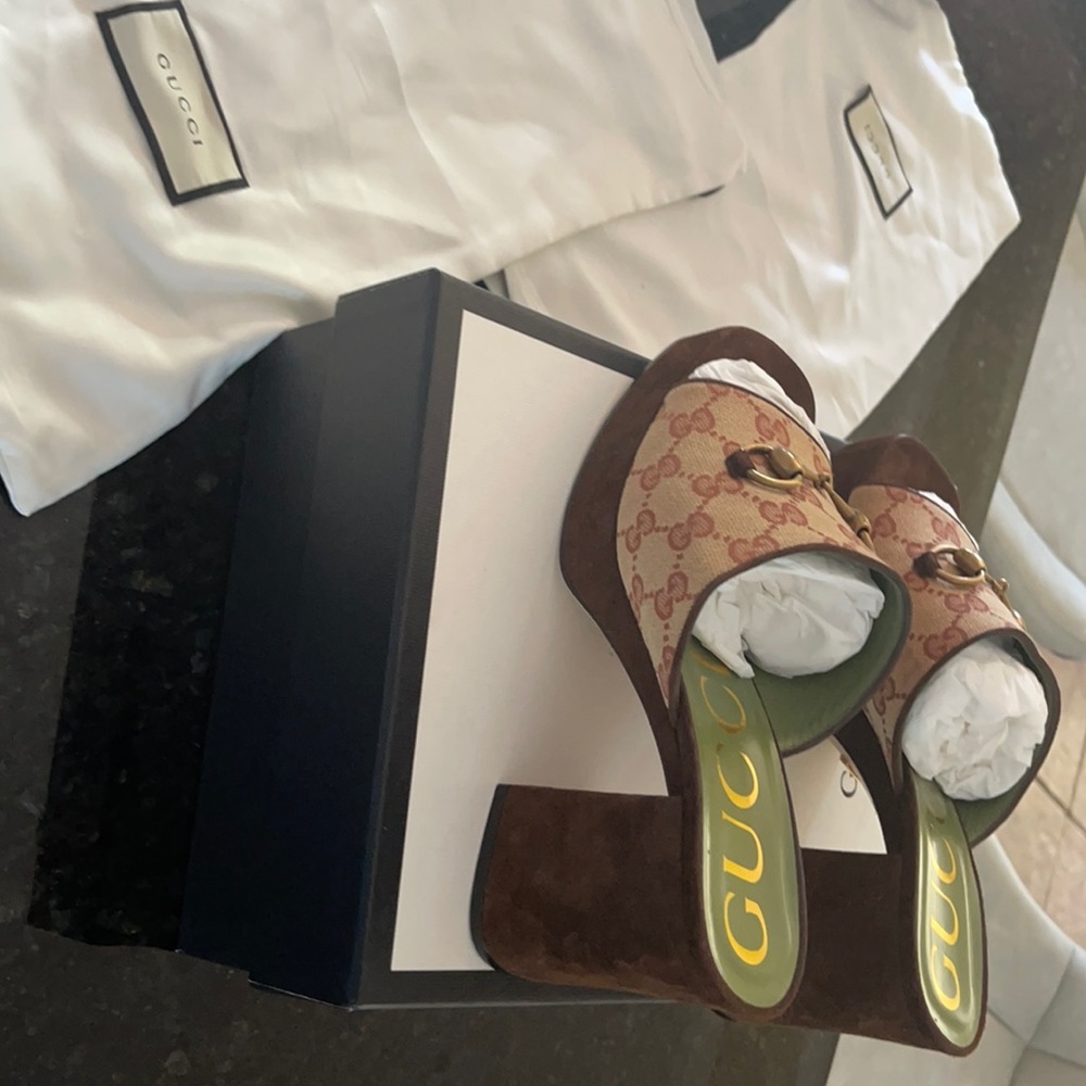 100% Authentic Gucci horsebit sandals